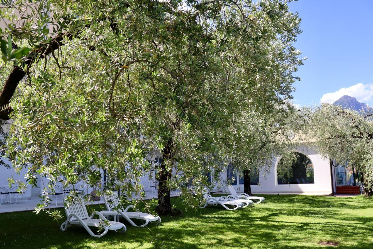 Aparthotel Englovacanze Riva del Garda Exterior photo