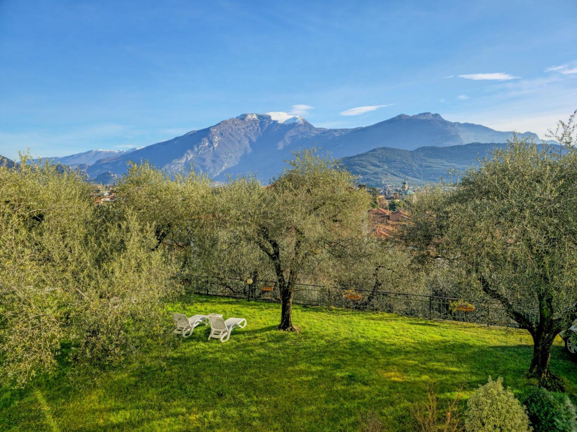 Aparthotel Englovacanze Riva del Garda Exterior photo