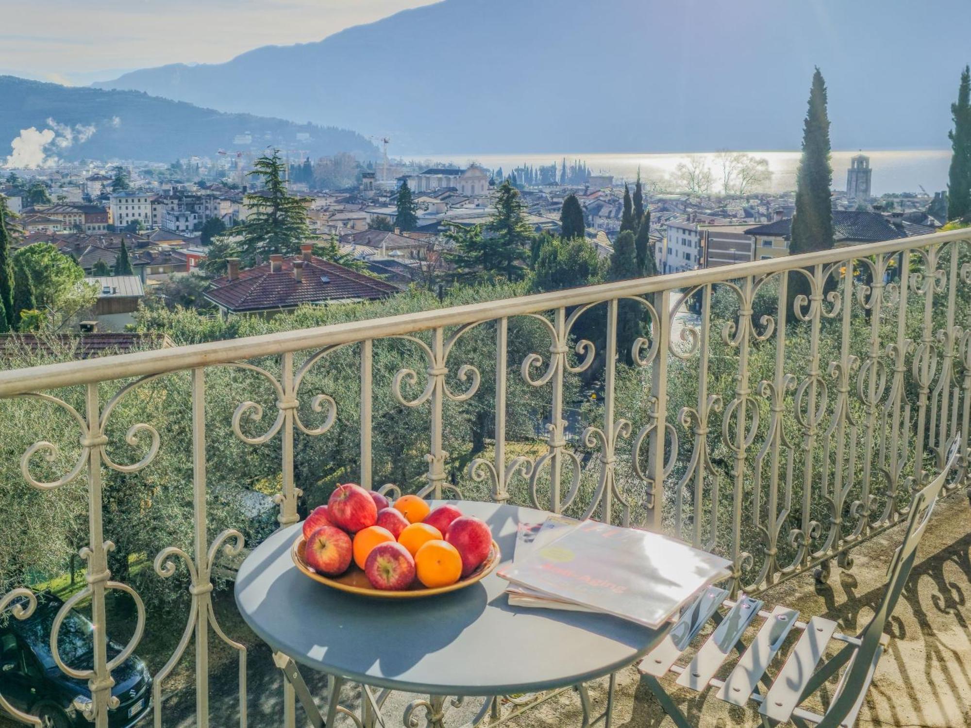 Aparthotel Englovacanze Riva del Garda Exterior photo