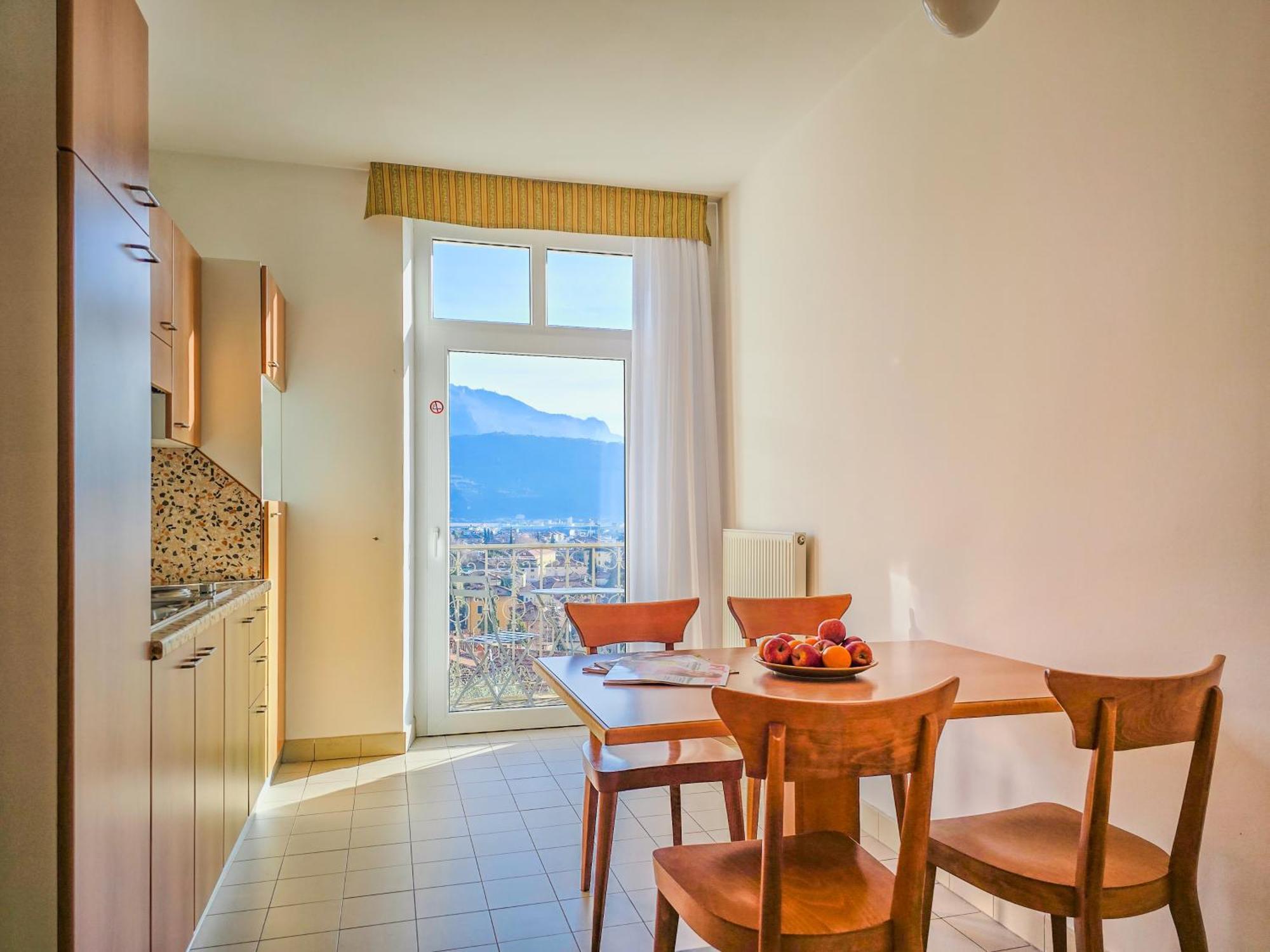 Aparthotel Englovacanze Riva del Garda Exterior photo