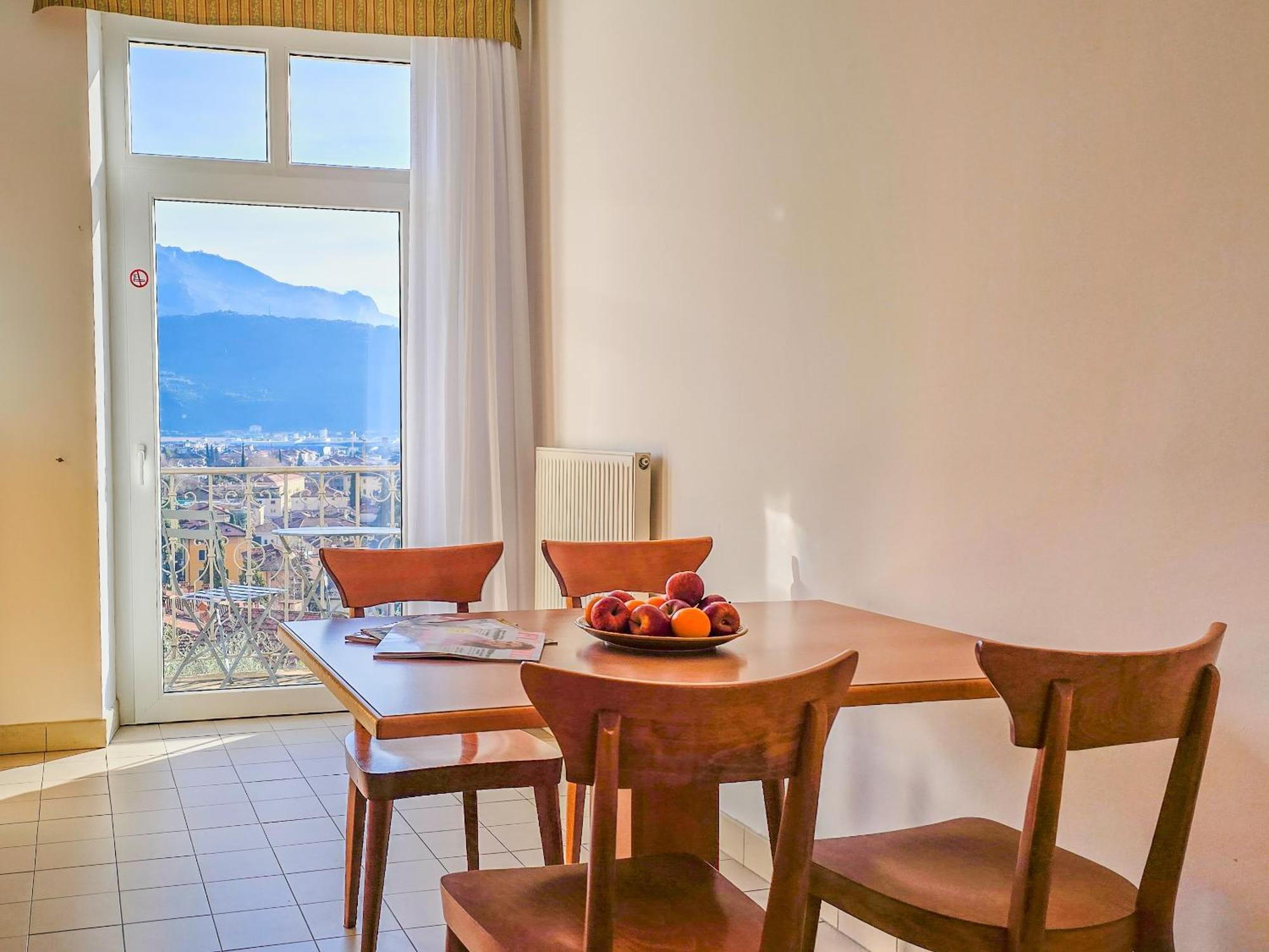 Aparthotel Englovacanze Riva del Garda Exterior photo