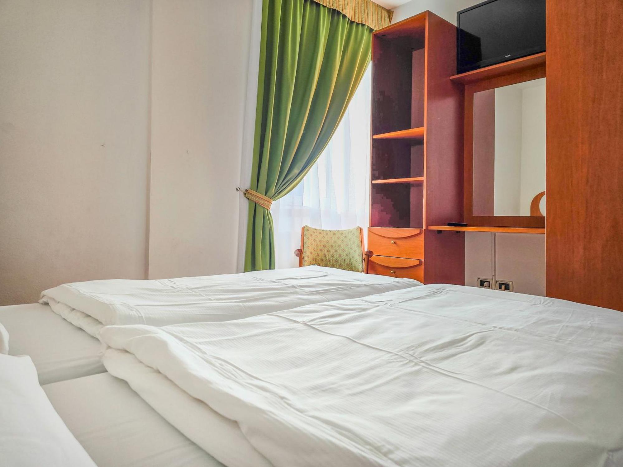 Aparthotel Englovacanze Riva del Garda Exterior photo