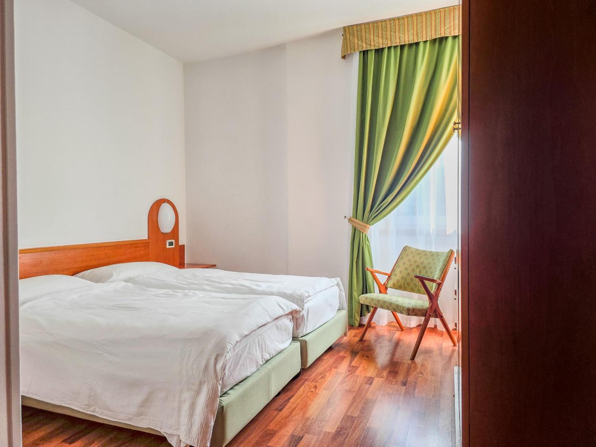 Aparthotel Englovacanze Riva del Garda Exterior photo