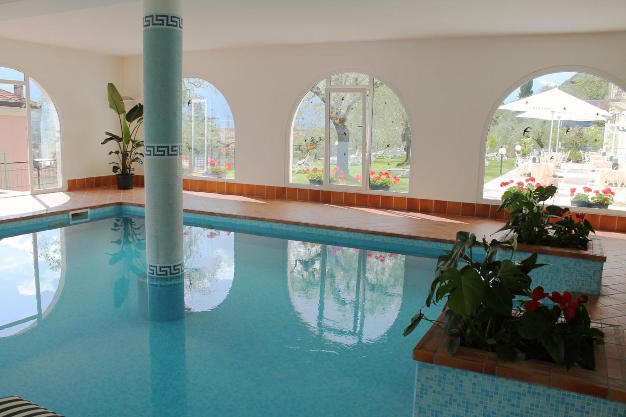 Aparthotel Englovacanze Riva del Garda Exterior photo