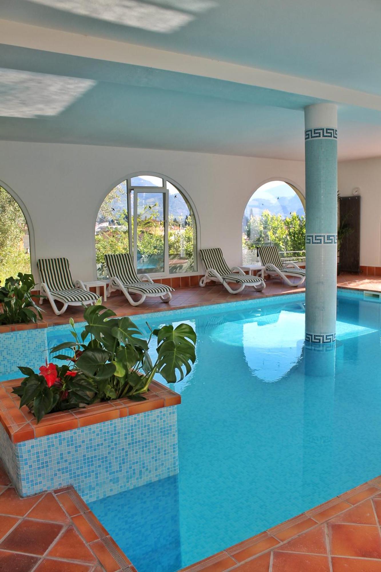 Aparthotel Englovacanze Riva del Garda Exterior photo