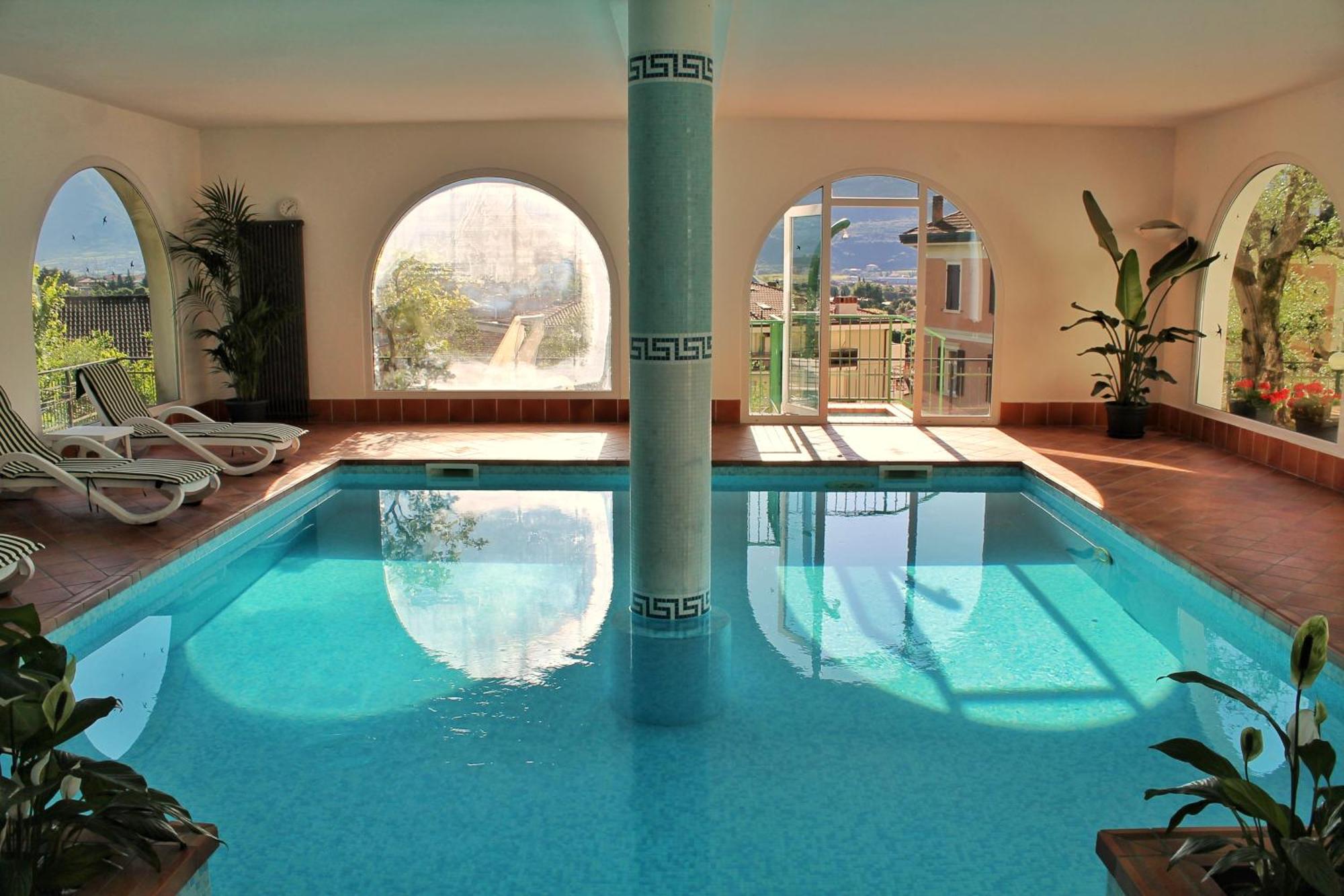 Aparthotel Englovacanze Riva del Garda Exterior photo