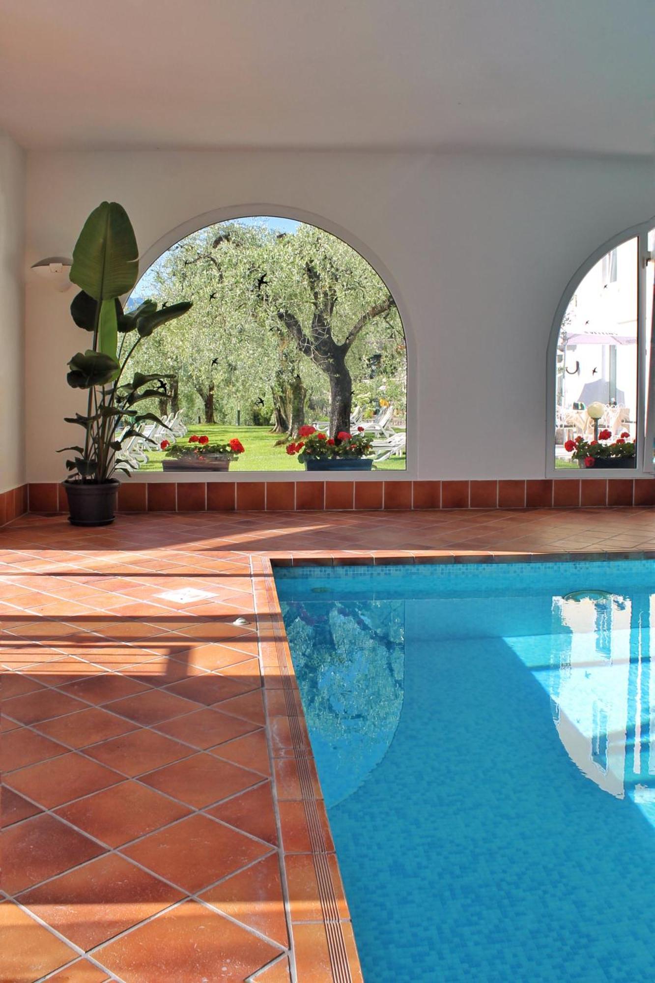 Aparthotel Englovacanze Riva del Garda Exterior photo
